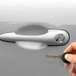 Cosa fare se la porta dell’auto è bloccata